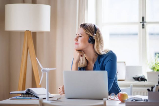 Kann ich im Home Office meine Arbeitszeiten frei wählen?