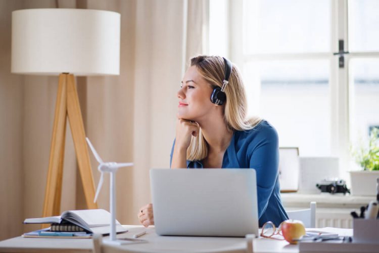 Kann ich im Home Office Arbeitszeiten frei wählen?